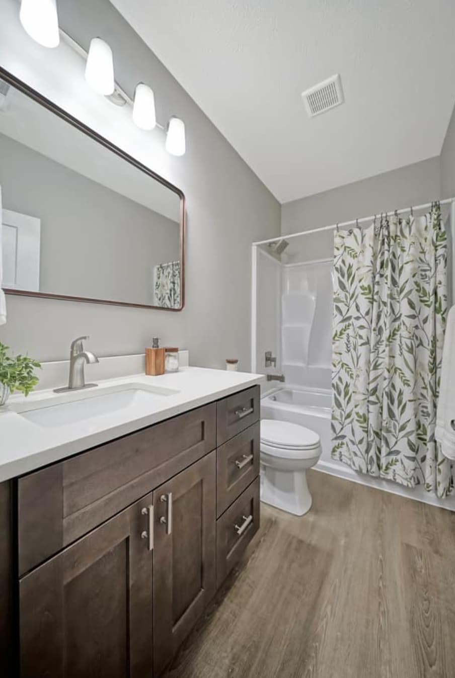250 10th St — staged by Acorn Home Staging