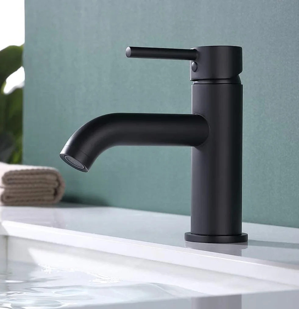 Single hole faucet